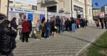 Publicul s a asezat la coada pentru spectacolele Festivalului de Teatru de la Piatra Neamt