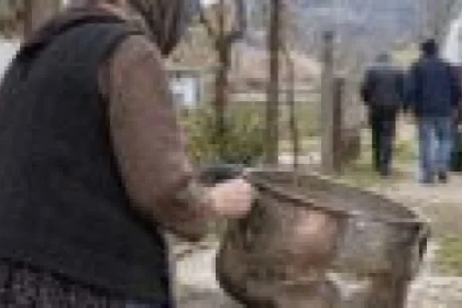 Bătrână din Neamț păcălită cu un cazan „din cupru” de 2.650 de lei