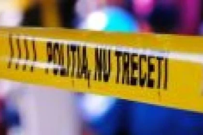 Crimă în Neamț: polițiștii au forțat ușa, bărbatul s-a aruncat pe fereastră