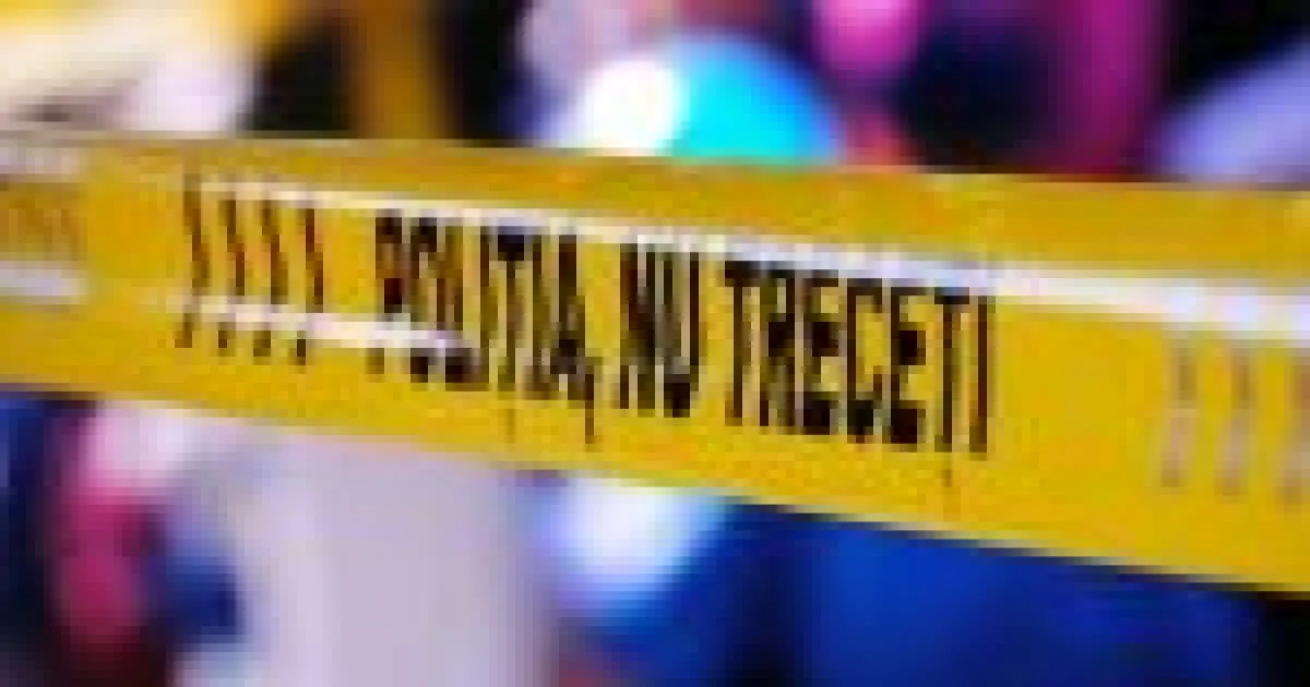 Crimă în Neamț: polițiștii au forțat ușa, bărbatul s-a aruncat pe fereastră