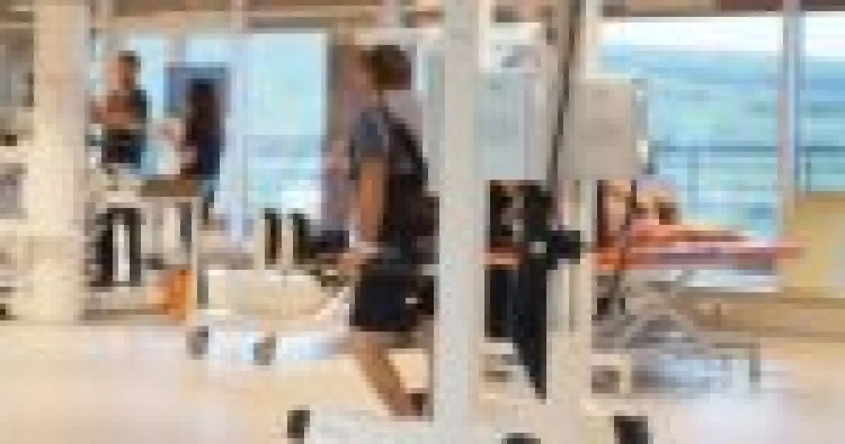 După un AVC ischemic, un bărbat a reînvățat să meargă la Spitalul Arcadia din Iași