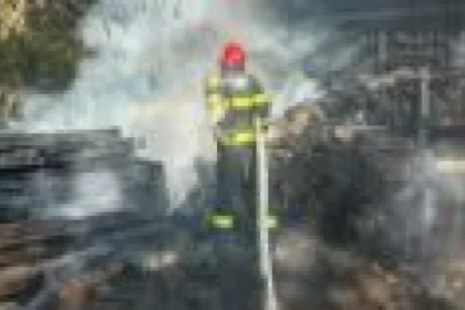 Incendiu provocat intenționat în curtea unei biserici din Piatra-Neamț