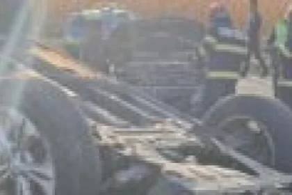 Accident la Turturești: două mașini s-au ciocnit, una s-a răsturnat în afara șoselei