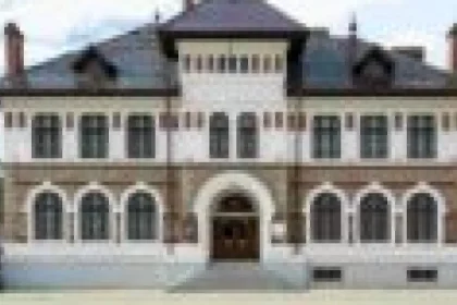 Eveniment la Piatra-Neamț: Regina Maria, omagiată la 150 de ani de la naștere