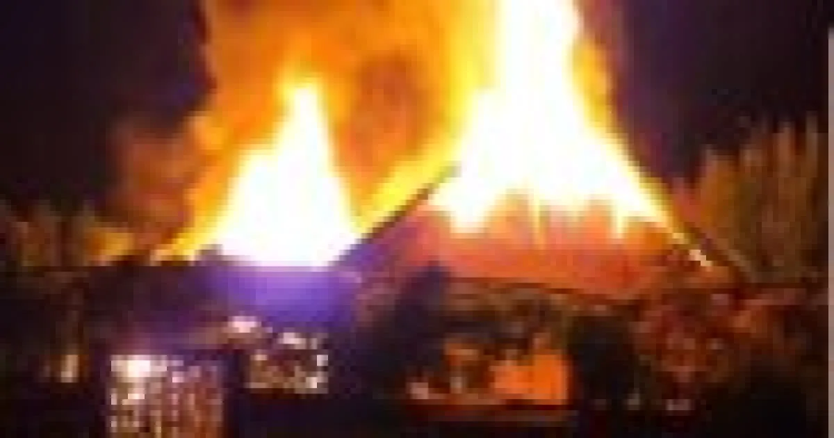 Incendiu în Neamț: casă și anexe mistuite de foc; o femeie, atac de panică