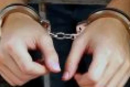 Scandal la Târgu-Neamț: bărbat arestat 30 de zile după ce a lovit cu capul un polițist